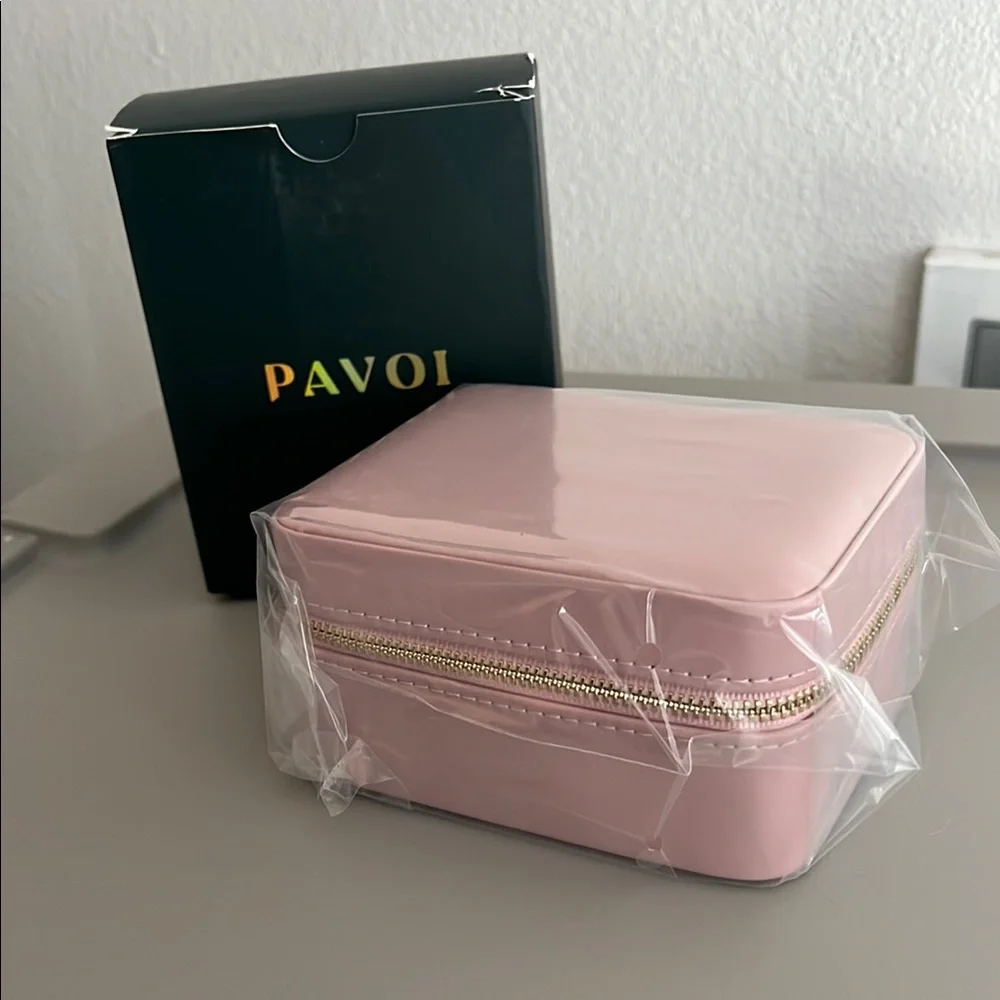 🛍️ 3/$25 Pink Pavoi Jewelry Travel Case